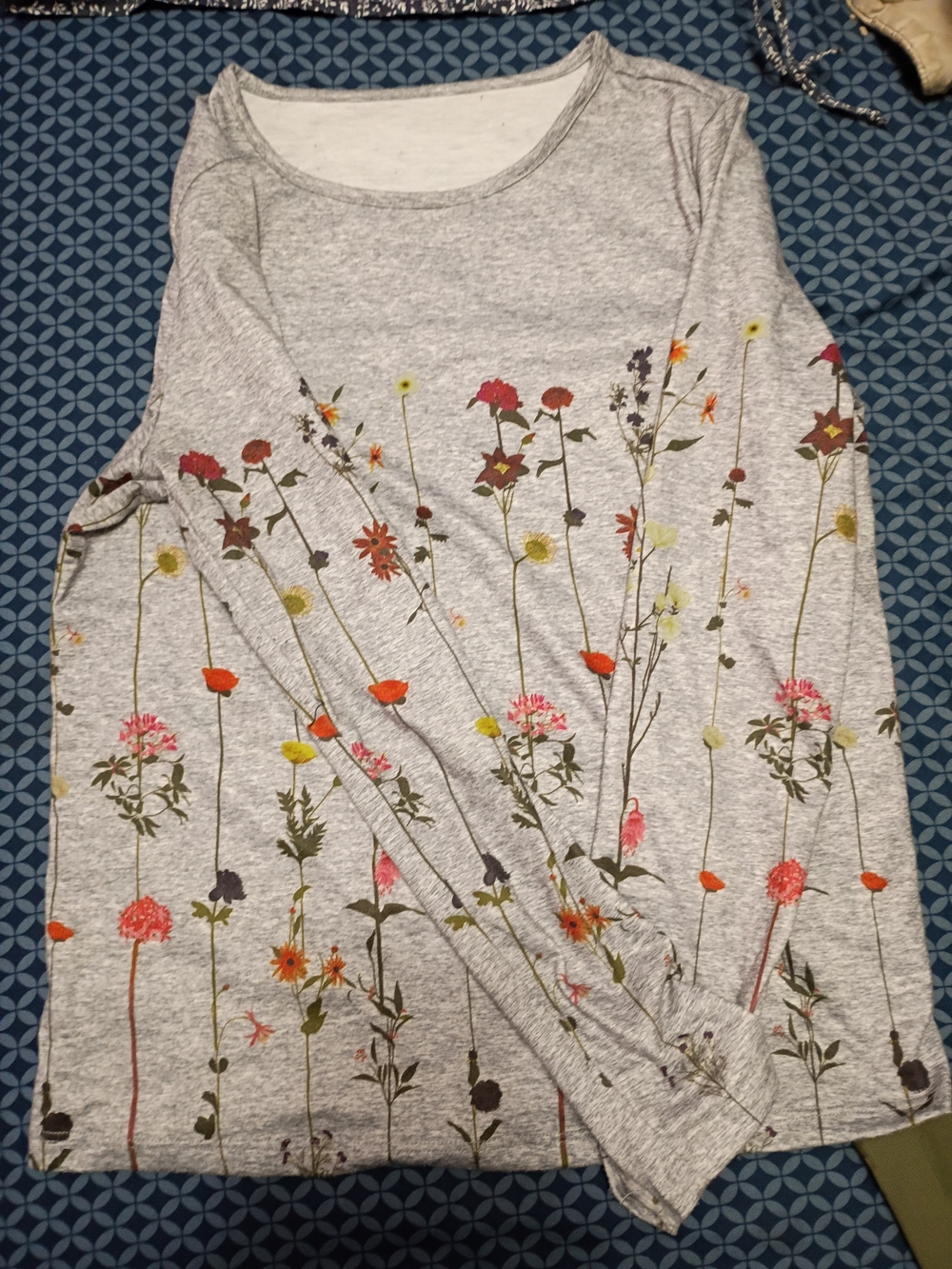 Source Unknown Gray Long Sleeve Floral Tee